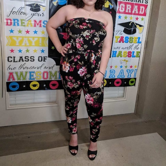 Ambiance Pants - 4/$25 Beautiful Floral jumpsuit size Large